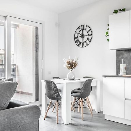 Harmony House - Rho Fiera 6Min - Free Parking - Terrace Lägenhet Milano Exteriör bild