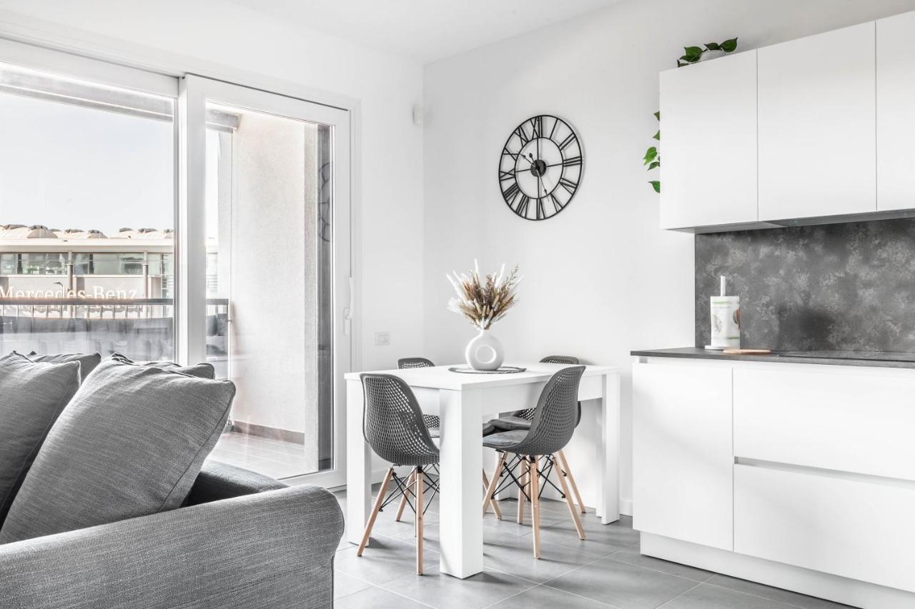 Harmony House - Rho Fiera 6Min - Free Parking - Terrace Lägenhet Milano Exteriör bild